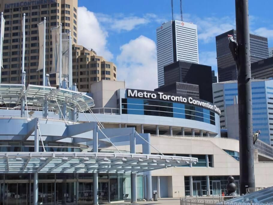 Lush Condo By Cntower - Free Parking Toronto Exterior foto
